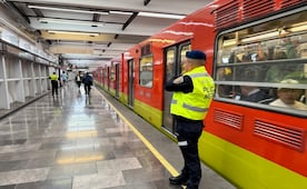 Usuaria es atrapada por convoy y vagón