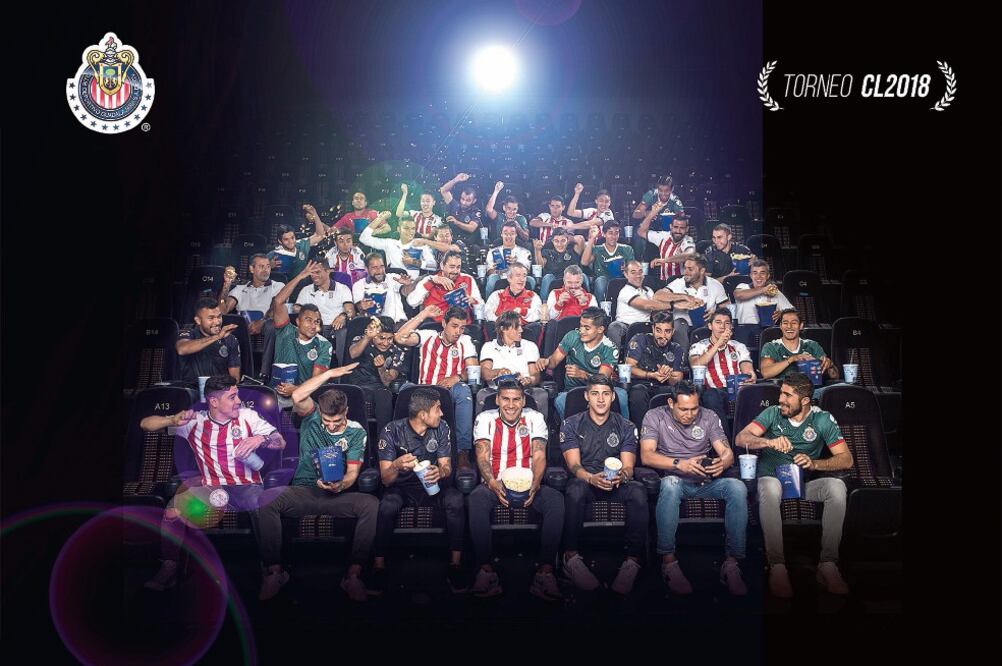 Los rojiblancos se tomaron la foto oficial en una sala de cine. (TWITTER)
