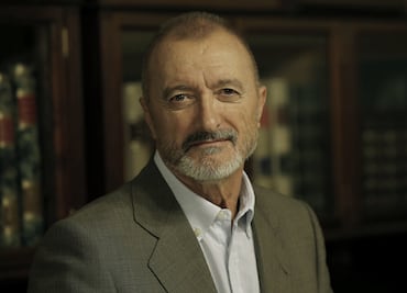 Lenguaje anclado al masculino tiene que transformarse: Pérez-Reverte