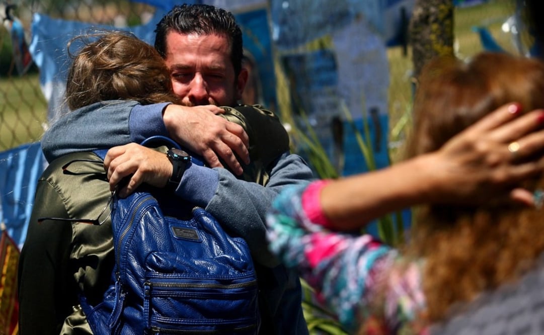 Familiares de Celso Oscar Vallejos, tripulante del ARA San Juan, el submarino que desapareció el pasado 15 de noviembre (Foto: EFE)