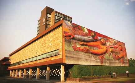 Joven con discapacidad auditiva estudia Pedagogía en la UNAM