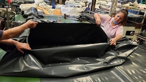 Fabrican en Edomex 20 mil bolsas de plástico para fallecidos de Covid-19