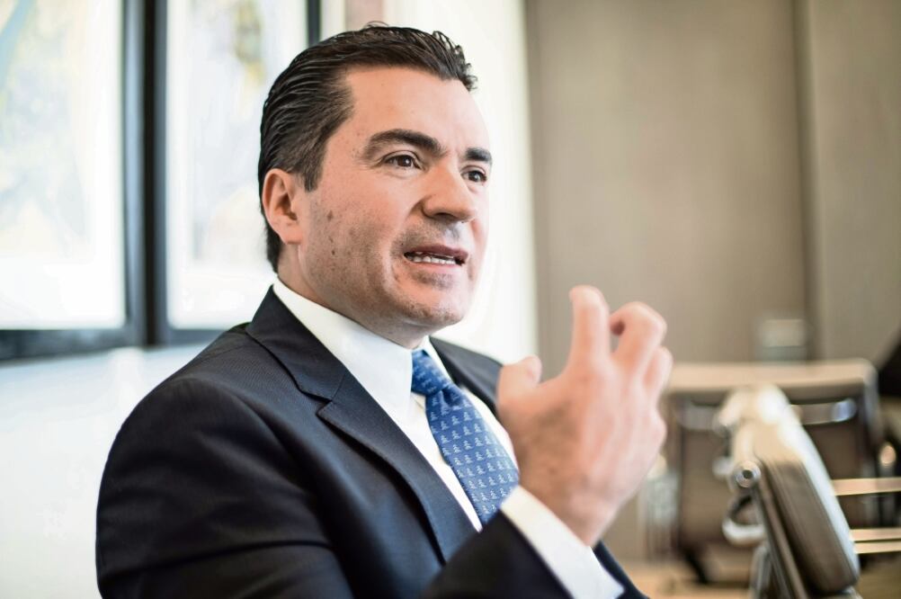 Para Eduardo Osuna, director de BBVA Bancomer, la regulación a los créditos de nómina busca que la persona física saque provecho a estar formalizada (ARCHIVO EL UNIVERSAL)