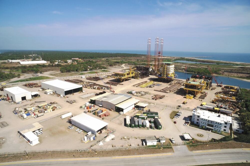 La instalación industrial se ubicará en un área de 600 hectáreas, cuyo relleno, así como la compactación del terreno y la barda perimetral son las primeras acciones que se someterán a concurso, según el gobernador electo. (LUMA LÓPEZ. EL UNIVERSAL)