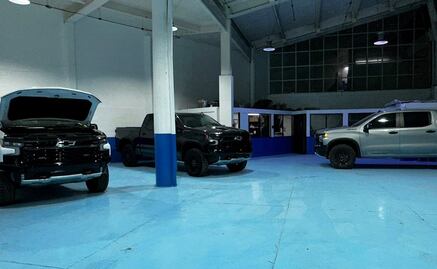 Aseguran 53 vehículos "monstruos" con blindaje artesanal en predios ubicados en la GAM y Cuauhtémoc; hay tres detenidos