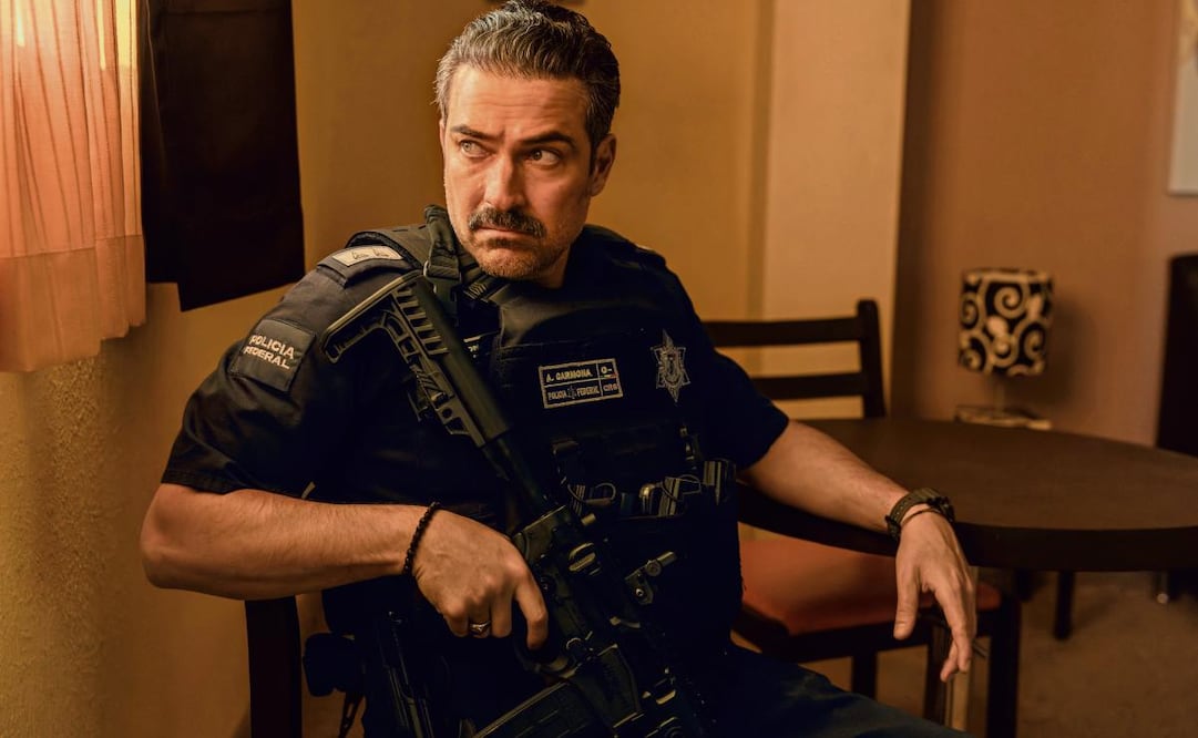 Alfonso Herrera interpreta a Arturo Carmona, un policía que carga con estrés postraumático.