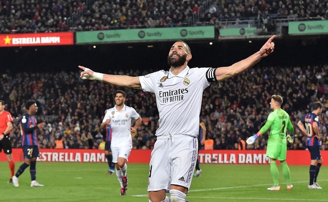 Benzema anotó tres goles frente al Barcelona