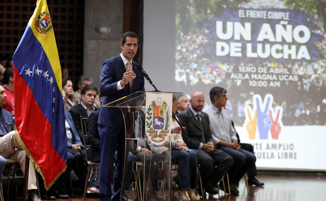 El líder opositor Juan Guaidó habla durante una reunión con la plataforma opositora Frente Amplio Venezuela Libre, en Caracas (Venezuela) (Foto: EFE)