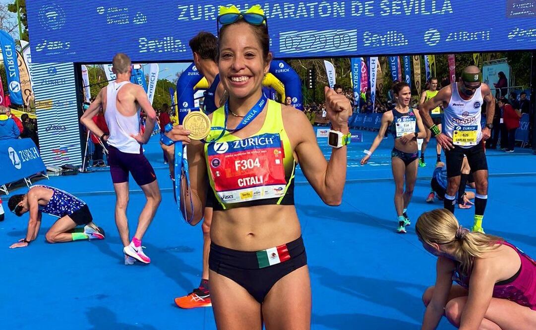 Citlali Mascote durante el Maratón de Sevilla - Foto: Gobierno de México