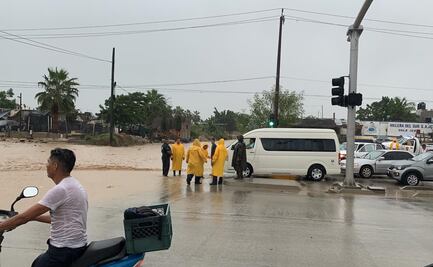 Cierran puertos en Los Cabos y La Paz por lluvias causadas por “Raymond” 