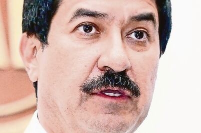 Javier Corral, ¿metiendo las manos donde no debe?