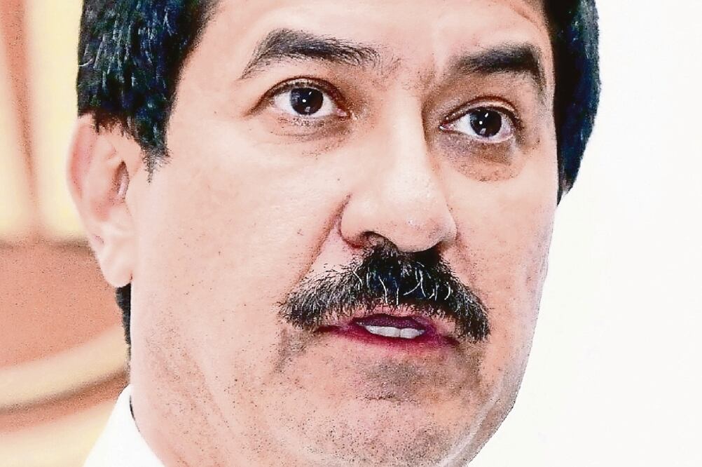 Javier Corral, ¿metiendo las manos donde no debe?