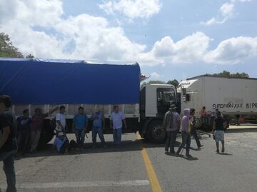 Bloquean carretera en Huatulco por asesinato de líder regional