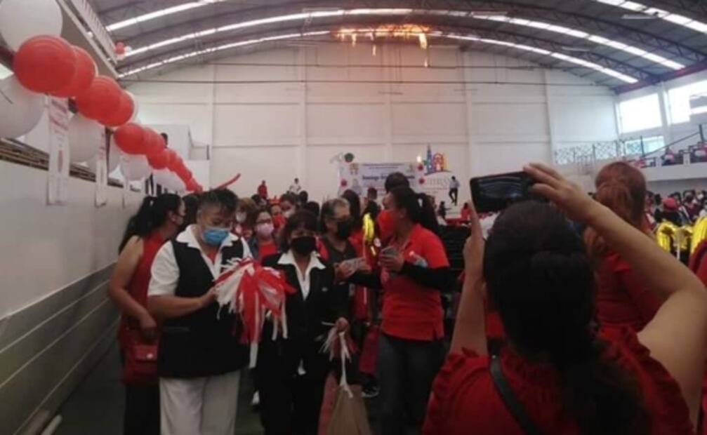 Se incendia gimnasio municipal en evento del Sindicato de Trabajadores de Salud en Cuautitlán