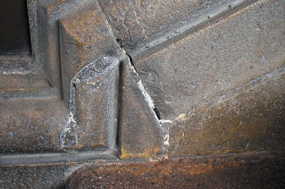 Faltante de junta en un costado de la escalera de Palacio Nacional. Foto/CORTESÍA SECRETARÍA DE HACIENDA