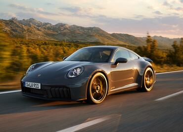 Porsche 911 T-Hybrid, el icónico deportivo entra a la hibridación