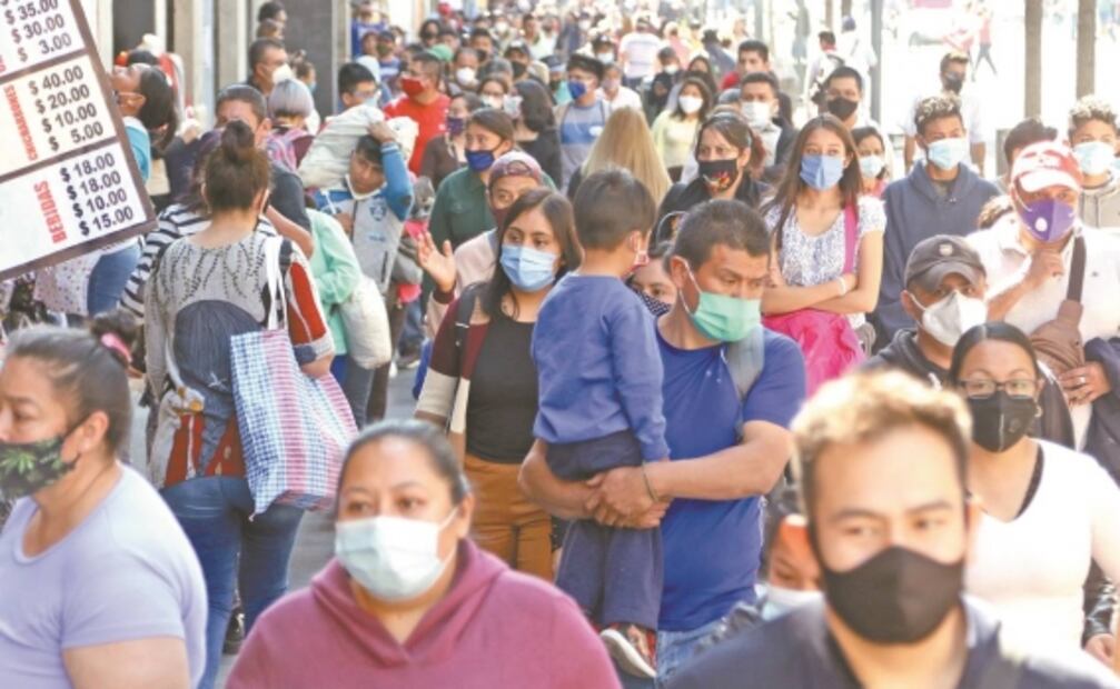 Con fe, cerveza y compras, la gente se olvida del Covid