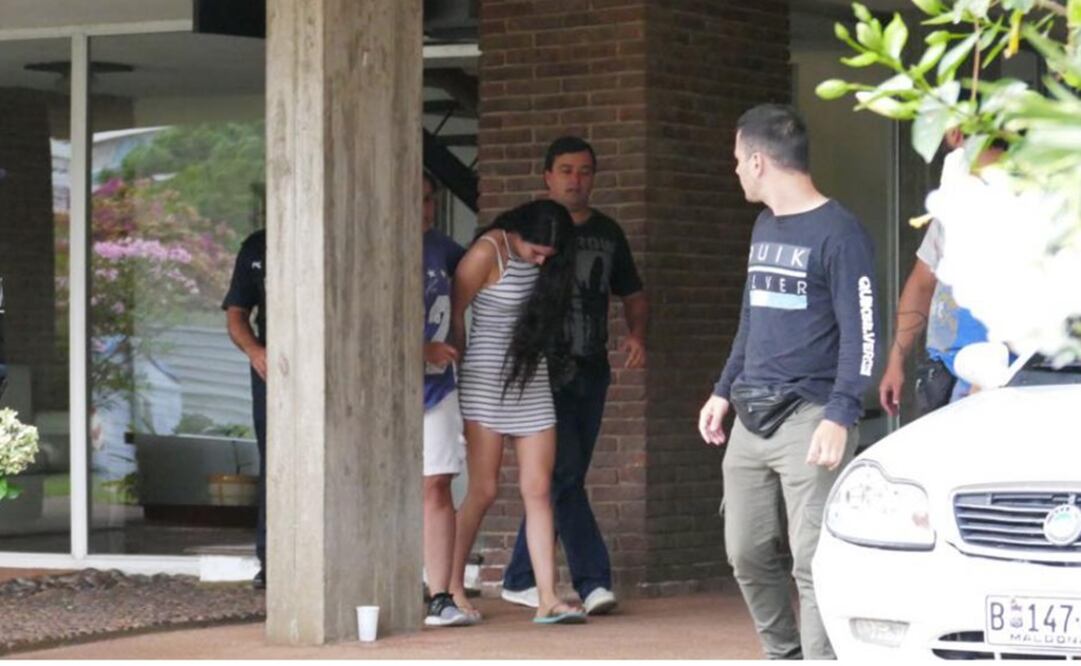 La pareja fue detenida durante un allanamiento a una propiedad en Punta del Este. /Cortesía: El País de Uruguay - GDA