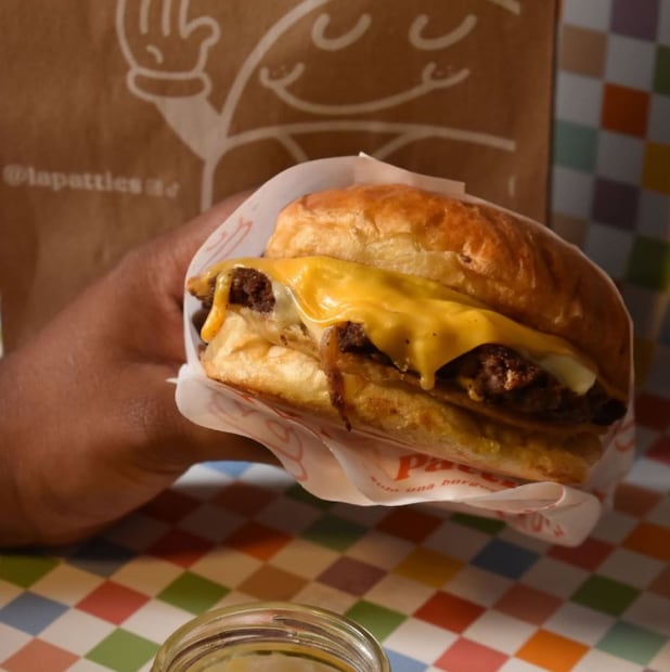 La Patties también ofrecen servicio a domicilio, por si quieres disfrutar de estas hamburguesas sin salir de casa. Foto: Instagram @lapatties