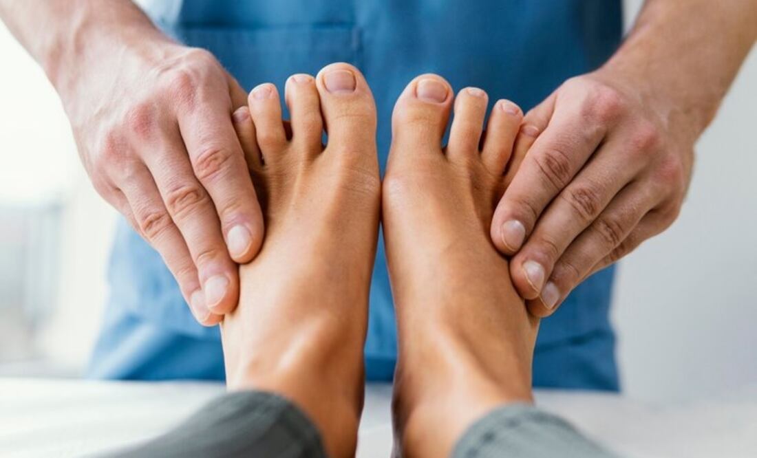 Alivia el dolor de pies con estos sencillos ejercicios. Foto: Freepik