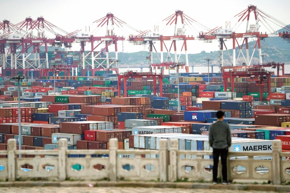 Hay versiones de que se podría llegar a un principio de acuerdo esta semana, pues Robert Lighthizer, representante comercial de EU, estará del 28 de abril al 4 de mayo en una gira de trabajo que incluye una escala en China. Foto: ALY SONG. REUTERS