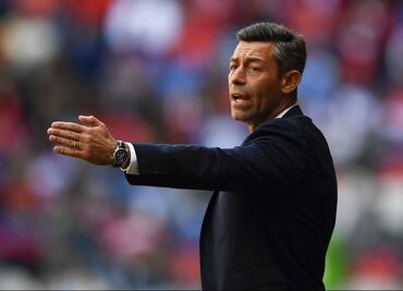 Pedro Caixinha desea vencer por primera vez a Santos