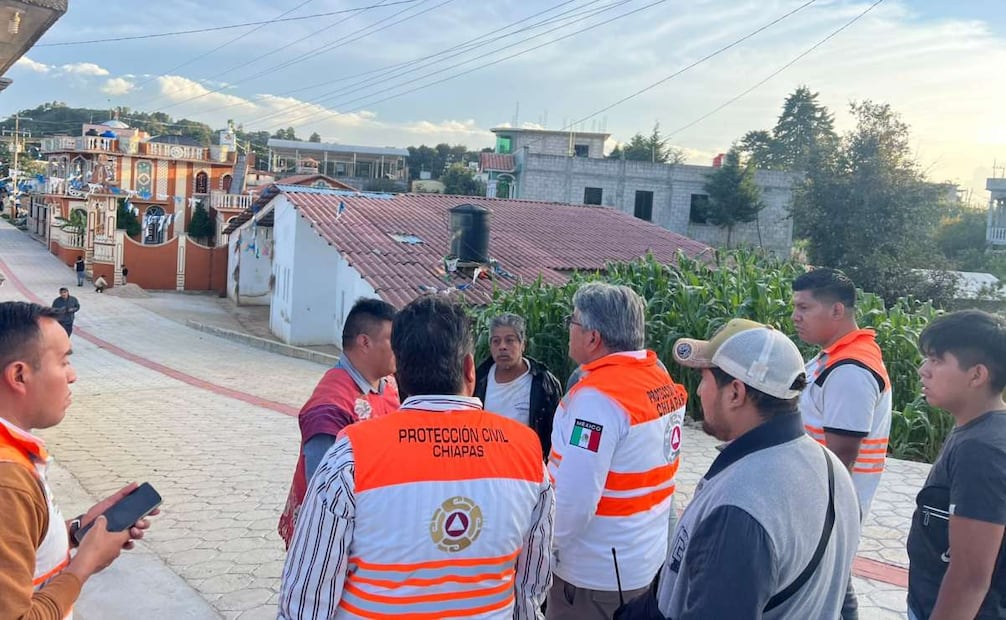 Elementos de Protección Civil Municipal, Policía Municipal y voluntarios recorrieron las comunidades para atender a los afectados.
(09/09/26)
Foto: Especial.