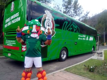 Presentan el nuevo autobús de la Selección Mexicana