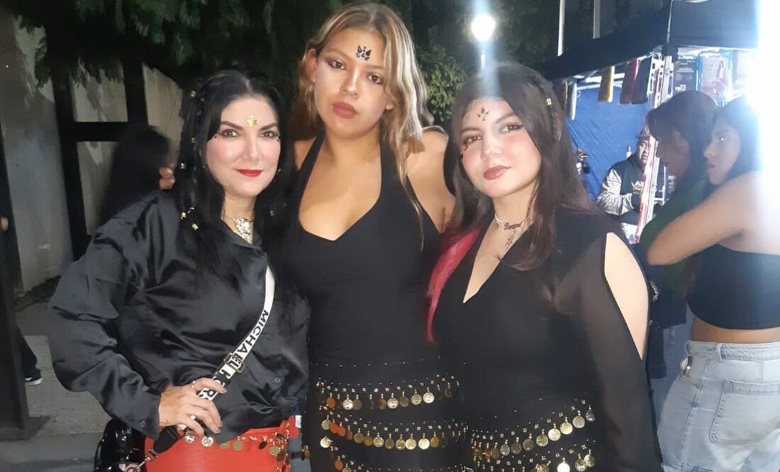 Fanáticas de Shakira visten de diferentes épocas. Foto: David Rosas Lira