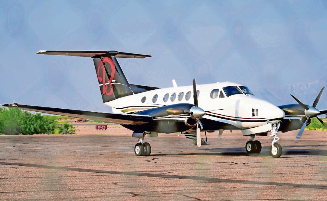 Este es el avión privado en el que fueron transportados Ismael El Mayo Zambada y Joaquín Guzmán López el año pasado a Estados Unidos. Foto: César Contreras / Archivo EFE
