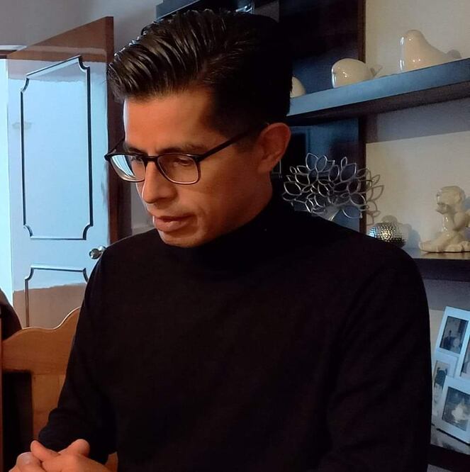 El ensayista y poeta Pedro Mena es autor de "Los colores del diablo" y "Mármol"