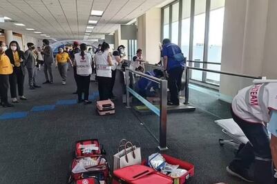 Horror en el aeropuerto de Bangkok: Mujer pierde una pierna al quedar atrapada en una cinta mecánica
