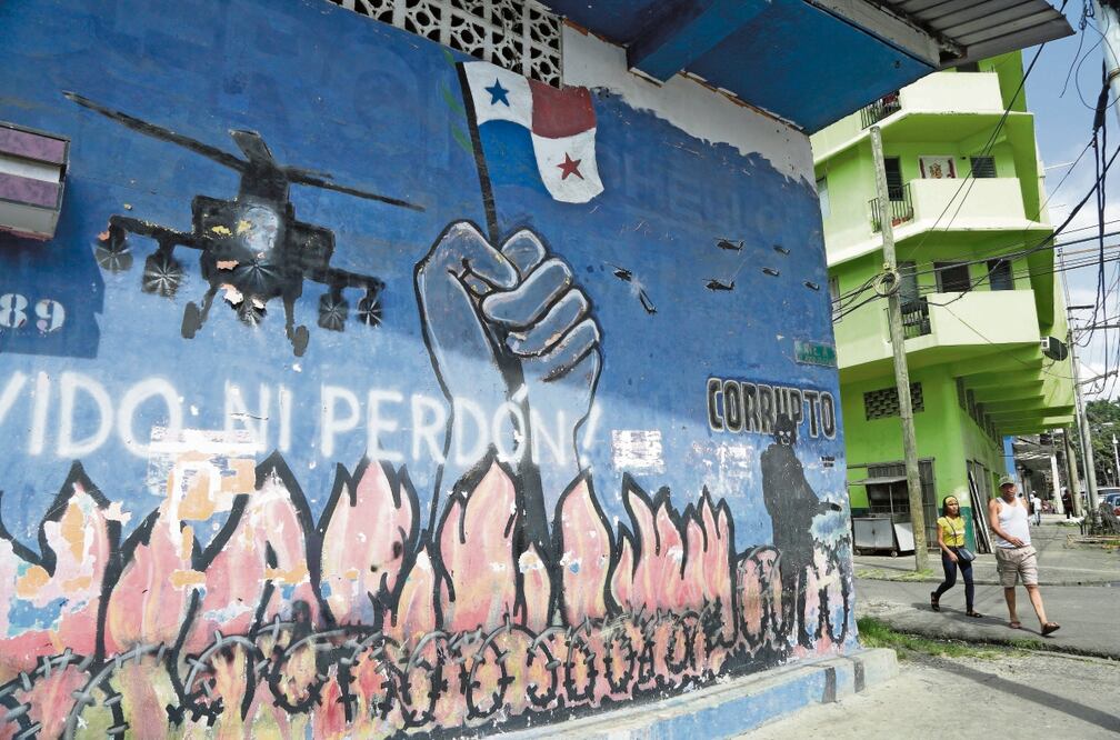 Un mural que representa la invasión de EU a Panamá en El Chorrillo, el barrio desde donde el exgeneral Manuel Noriega se dirigió a su cuartel. Foto: Arnulfo Franco | AP