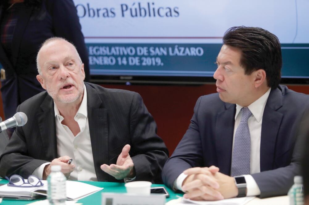 El economista Jonathan Heath, es observado por el legislador Mario Delgado (Morena), durante su comparecencia ante diputados (IVÁN STEPHENS. EL UNIVERSAL)