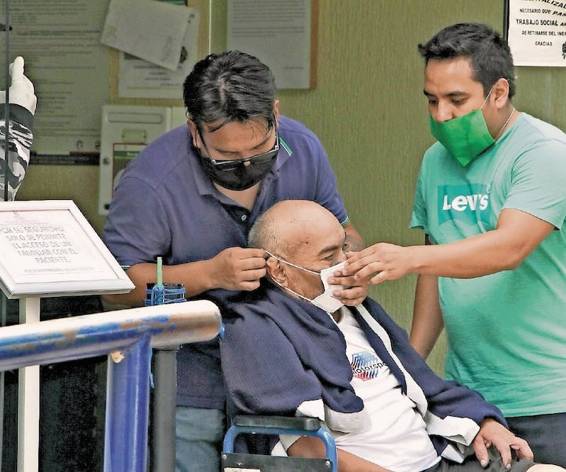 Paciente con Covid-19, en el Instituto Mexicano de Enfermedades Respiratorias. Foto: ARCHIVO EL UNIVERSAL