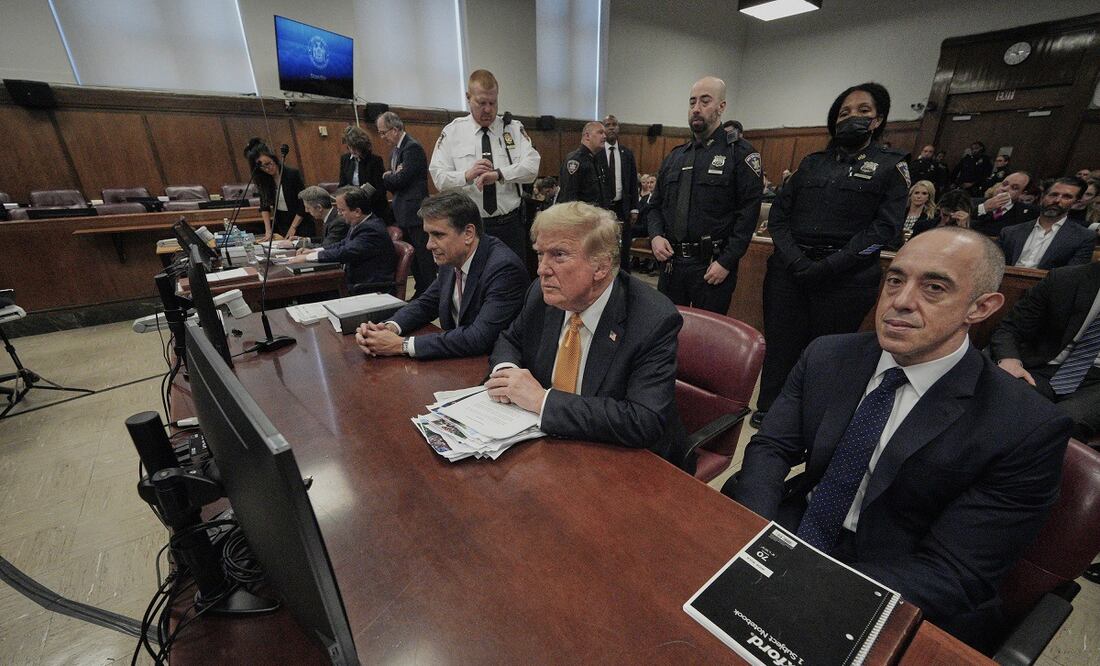 El expresidente estadounidense Donald Trump, durante una sesión. FOTO: EFE