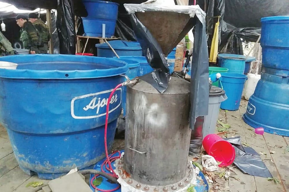 Un laboratorio clandestino de producción de cocaína en Colombia para vender a narcos mexicanos. Foto: POLICÍA NACIONAL DE COLOMBIA