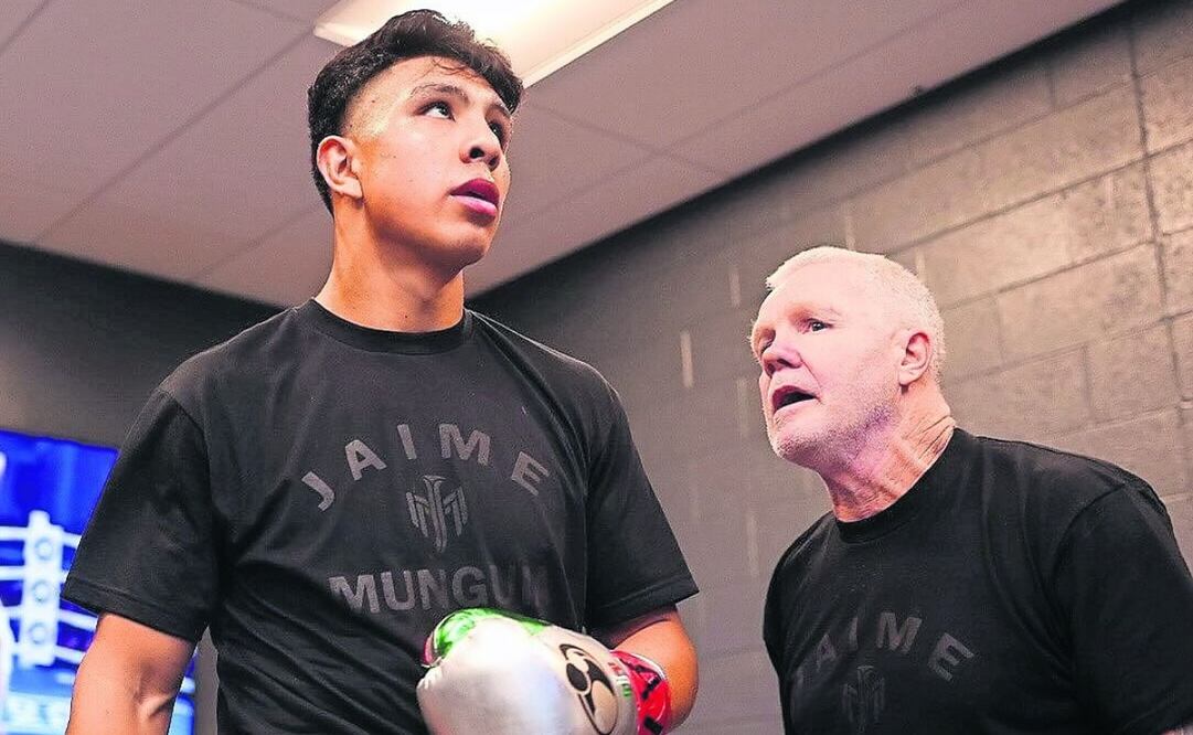 Al retador le entran muy fácil los golpes. Foto: Especial