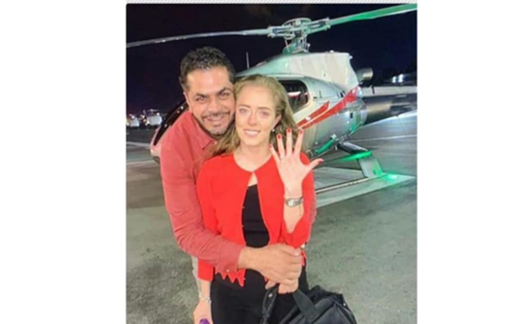 En una imagen difundida en redes sociales, se aprecia al alcalde morenista con la directora de Cultura del ayuntamiento. Foto: Facebook