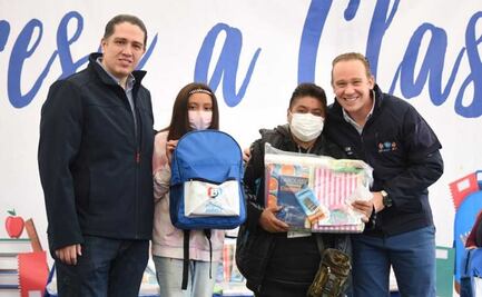 Alcaldía Benito Juárez entrega kits de regreso a clases de mil 500 pesos cada uno