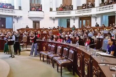 Diputadas desairan inicio de Parlamento de Mujeres