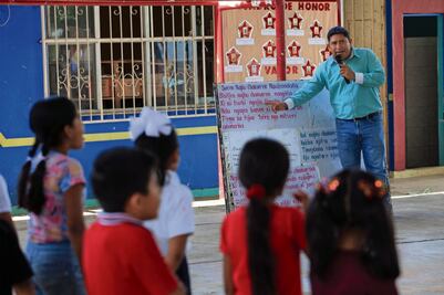 Entre canciones, maestros reviven lengua mazateca