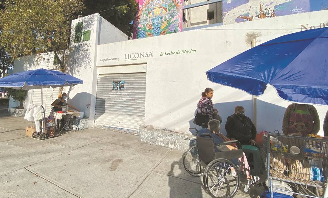 Al llegar a las lecherías Liconsa, vecinos se encontraron con un letrero que anunciaba que el producto lácteo no llegó. Foto: Berenice Fregoso. EL UNIVERSAL