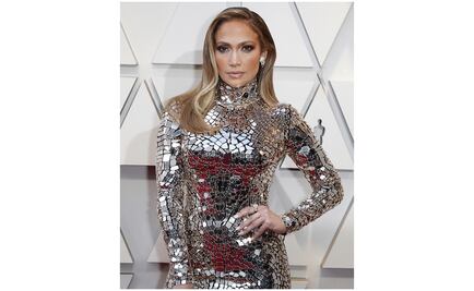 Jennifer Lopez cumple 50 años y la celebran con video romántico