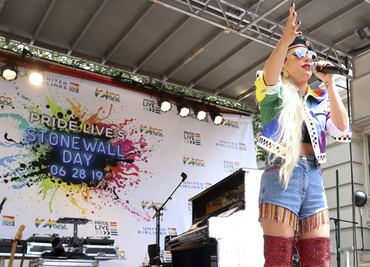 Lady Gaga llega de sorpresa a la conmemoración de Stonewall en NY