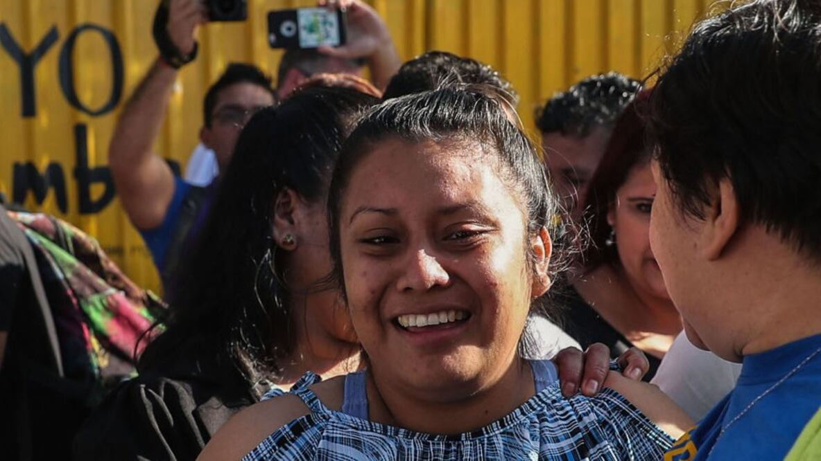 Evelyn Hernández salió de la cárcel en la que permanecía desde hace casi tres años. Foto: AFP