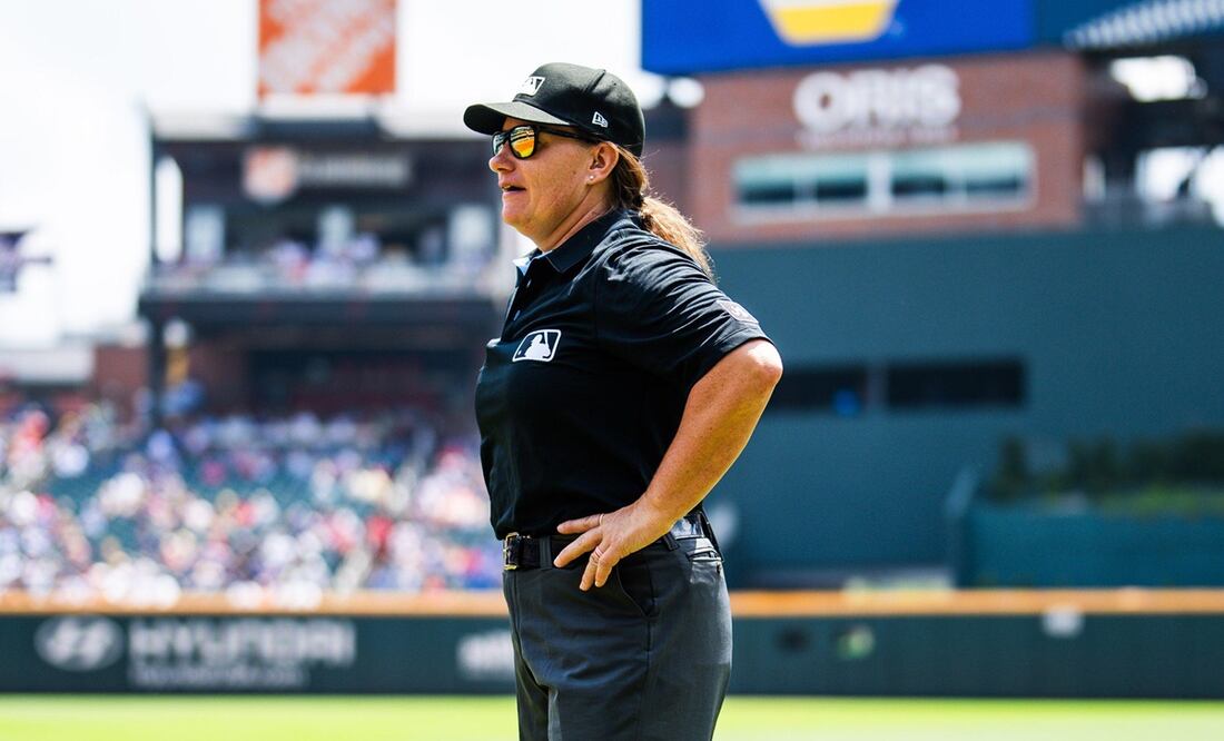 Jen Pawol se convirtió en la primera mujer umpire en un juego oficial de Grandes Ligas | FOTO: @braves