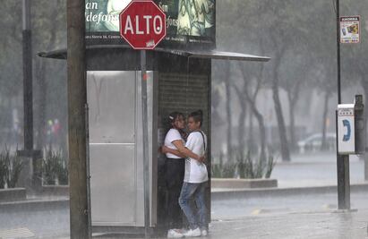 ¡Tápense! Prevén lluvias en la CDMX este viernes 10 de febrero de 2023