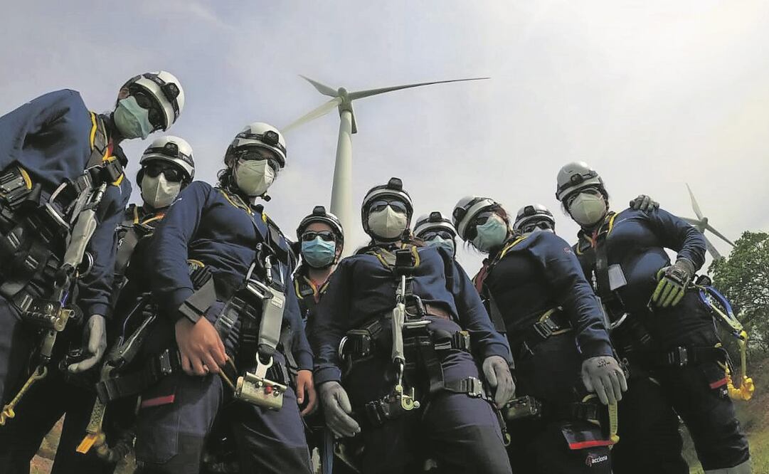 A través del programa La energía del Istmo, ingenieras de universidades de Oaxaca fueron contratadas en 2021 por Acciona. Foto: Cortesía