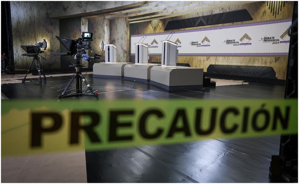INE presenta set del Segundo debate presidencial en Estudios Churubusco. Foto: Diego Simón/EL UNIVERSAL